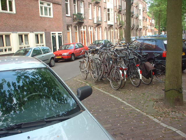 eerste buurt-fietsenrek